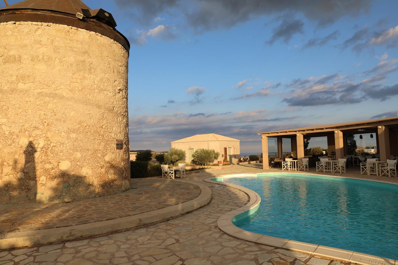 The Windmill Resort Mitata ภายนอก รูปภาพ