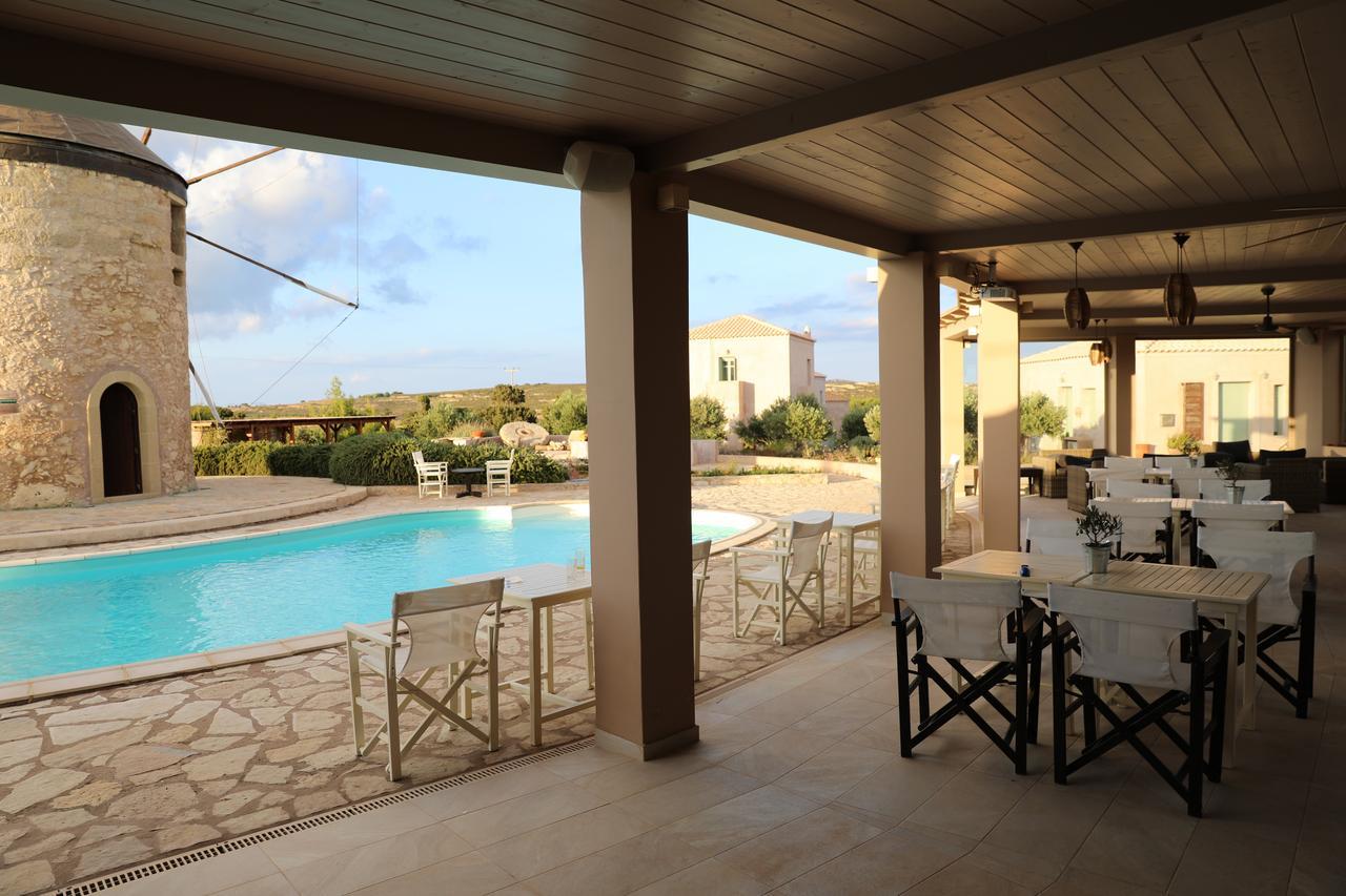 The Windmill Resort Mitata ภายนอก รูปภาพ